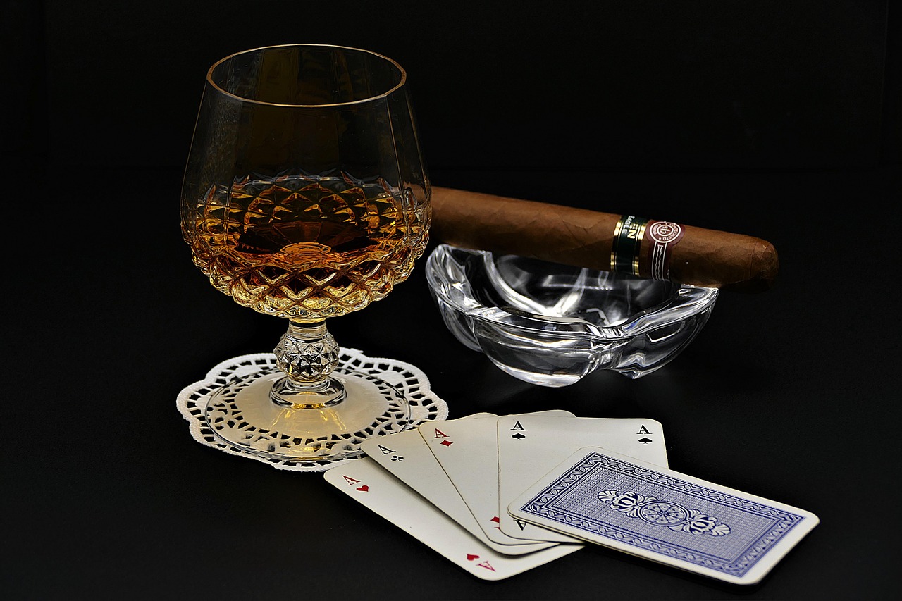 cognac, poker, cigar-3870510.jpg